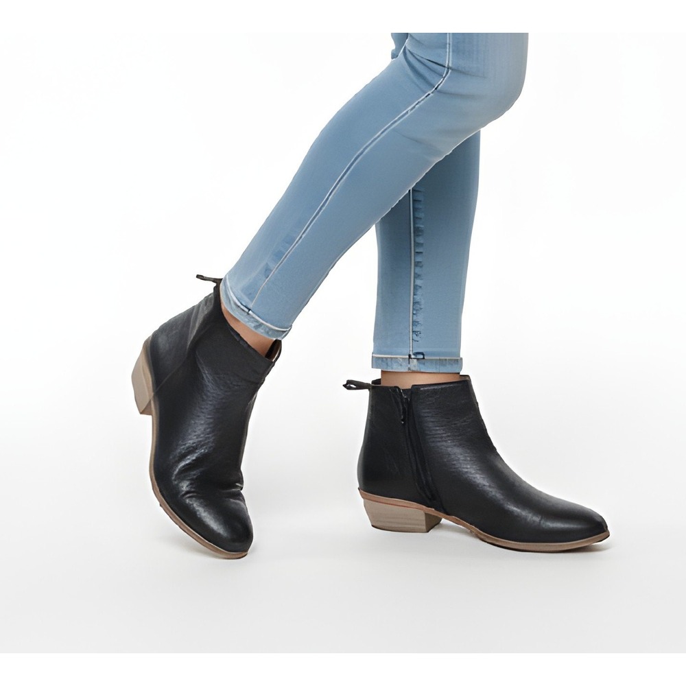 Softwalks Black Leather Ankle Boots Chelsea Style Side Zip Low Heel Size‎ 7.5M